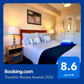 Stylish Modern Flat with Juliet Balcony & Parking Glasgow